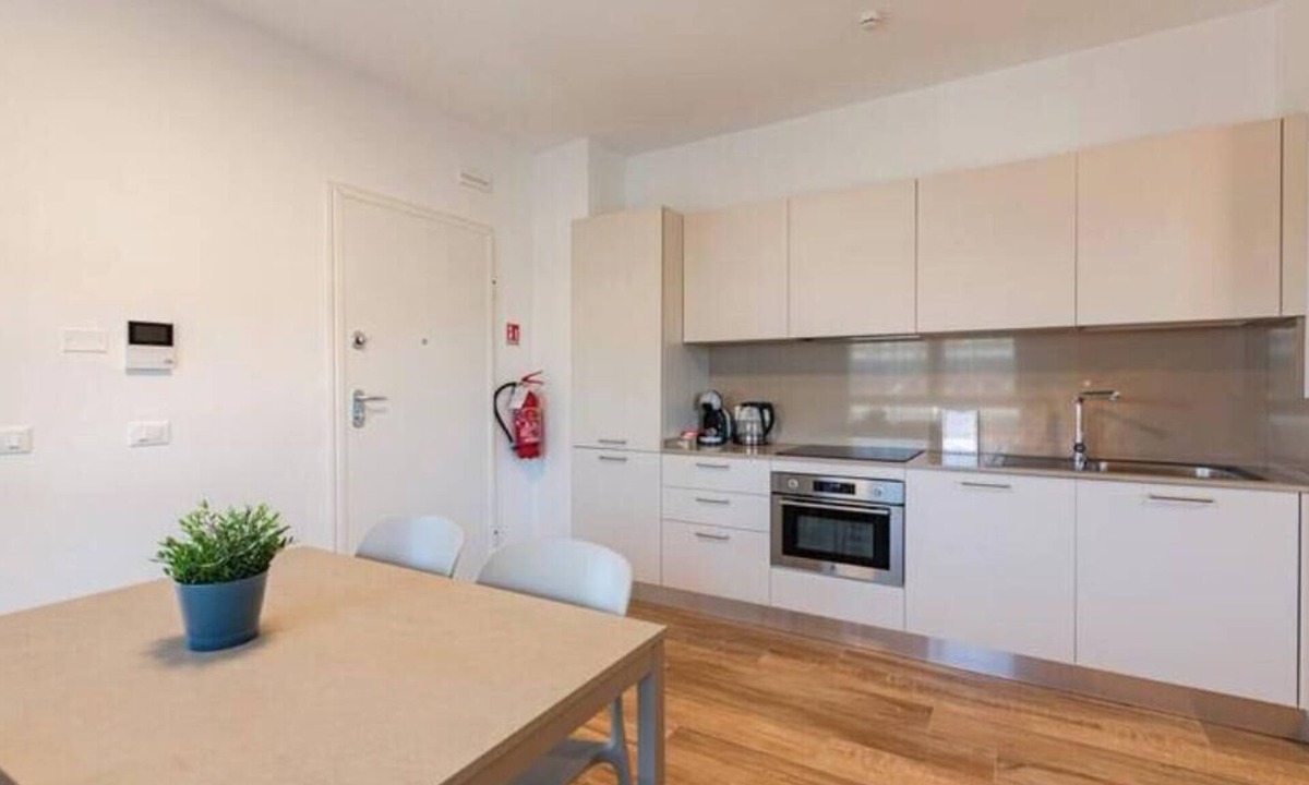 Pisa Apartment | Tower View & Double Balcony - Modern Studio Apartment with Parking