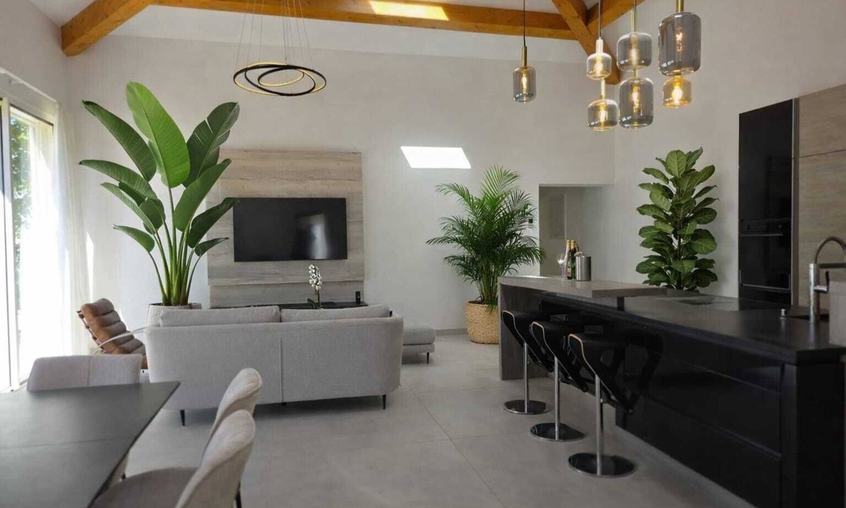 Saint-Cannat Villa | Villa Aurène – Elegant Luxury Retreat with private Pool & Spa Access in Provencr