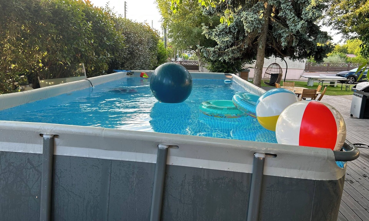 Villemoisson-sur-Orge Villa | Villa Maxonale near Paris with Heated Pool, Sauna & Jacuzzi
