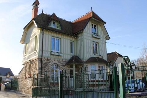 Bayeux House | Villa Normande large house with private parking