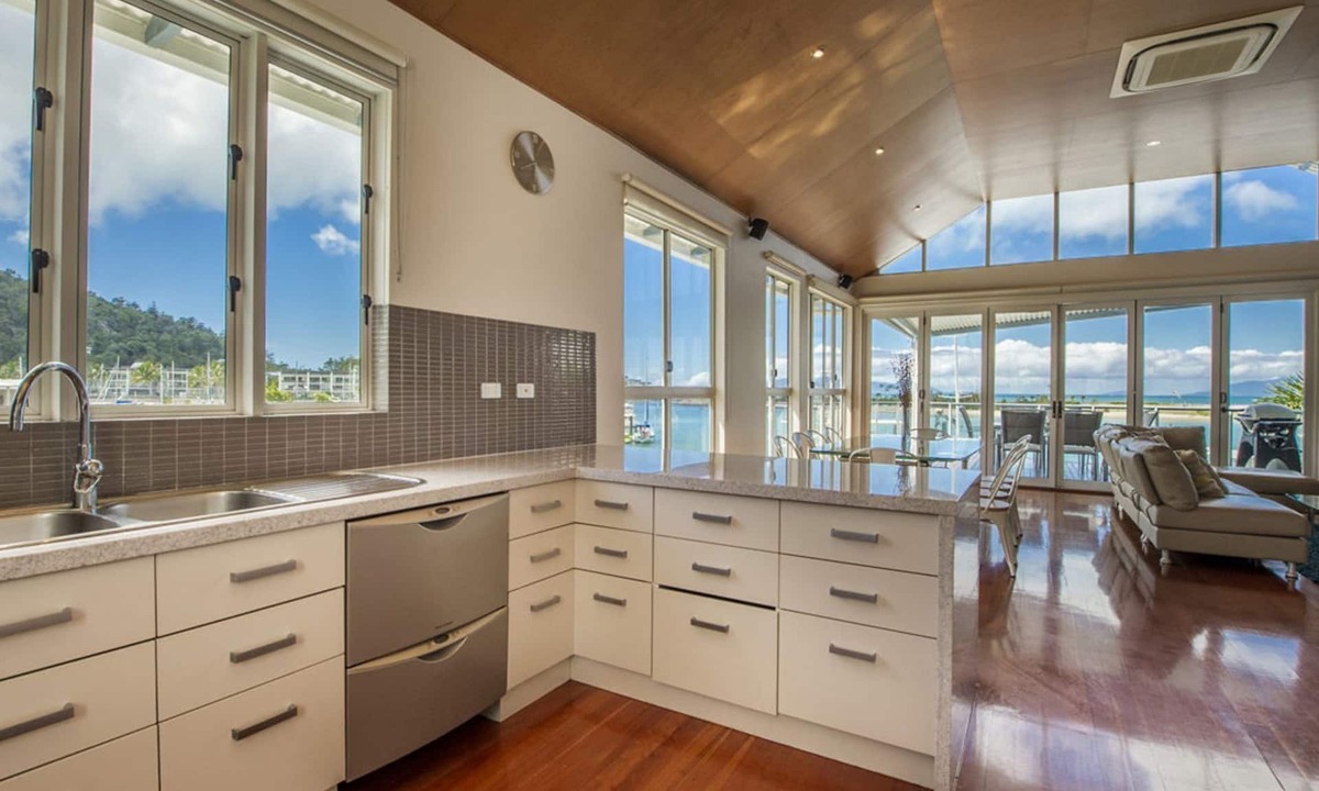 Nelly Bay Apartment | Waters Edge Townhouse 2