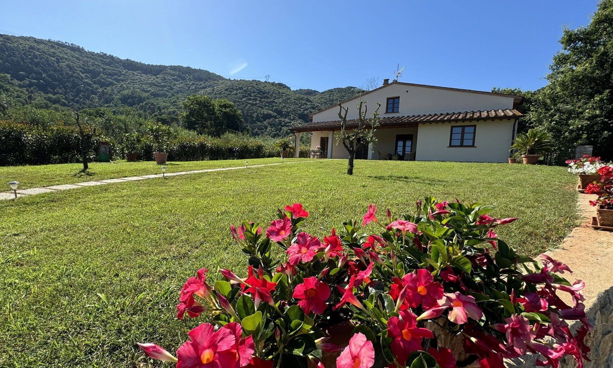 Santa Maria del Giudice Villa | Wonderful private villa for 7 people with A/C, WIFI, TV, veranda, pets allowed and panoramic view