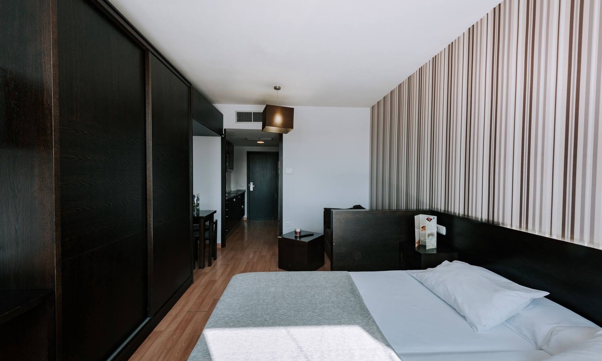 San Bernardo Apartment | Zenit Hall88 studios, next to the center of Salamanca