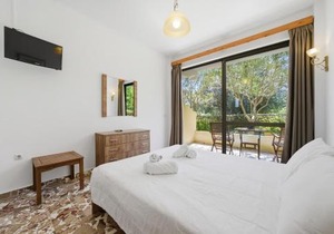 Alexandra Studio 8