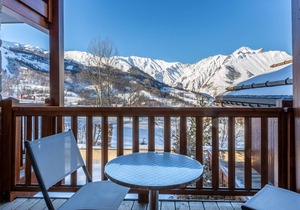 Cozy apartment with pools and spa, ski-in/ski-out, 8 pers, fireplace, parking, pets allowed
