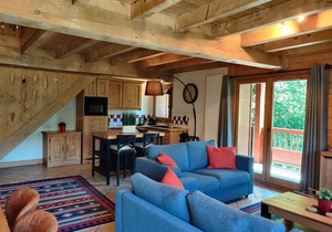 Spacious apartment for 10 with pool, spa, and parking in Saint-Martin-de-Belleville