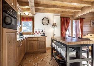 Spacious apartment for 10 with pool, spa, and parking in Saint-Martin-de-Belleville