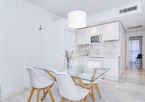 Spacious and modern Apartment with free parking in the heart of Granada 7