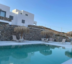 Pelican Paros 