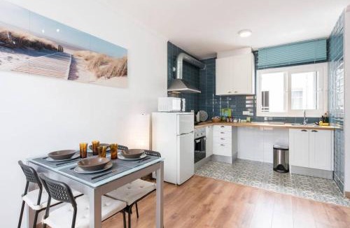 Collblanc y La Torrassa Apartment | Ático soleado con terraza - Cerca del Camp Nou y la Feria de Barcelona