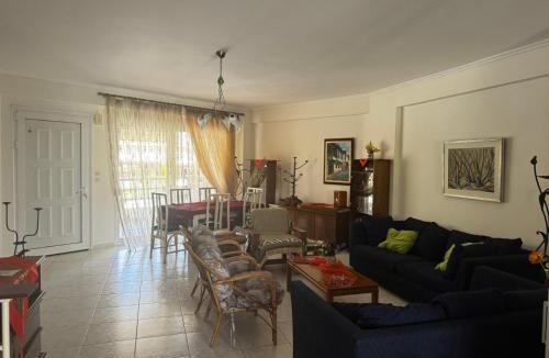Agia Triada House | Πανέμορφη τριόροφη μεζονέτα σε οικισμό
