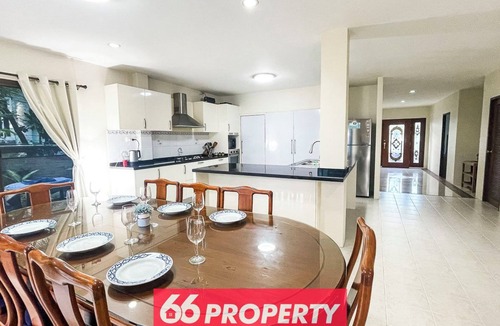 Sri Phum Villa | 5 Bed Villa w/Pool Old City»7 Min Walk Family Friendly Ping-Pong Table