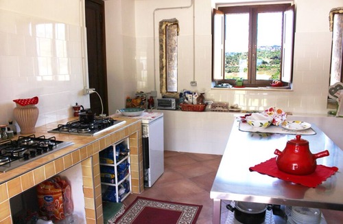 Torchiara Villa | A characteristic countryhouse in local stone immersed in the Cilento vineyards