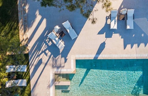 Alonia Villa | A luxury seaside villa with sweeping ocean views for a blissful holiday.
