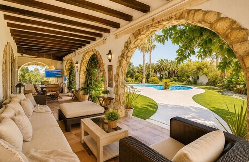 Cambrils Villa | A peaceful villa with a swimming pool by the sea