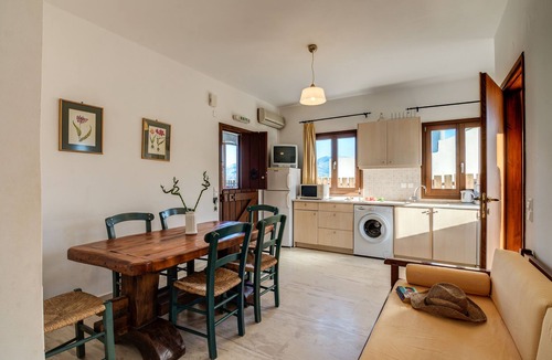 Makry Gialos Villa | Aeolus villa with private pool, stunning sea views, beach in 5min, Wifi