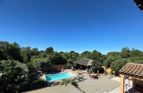 La Crau Villa | Air-conditioned house with swimming pool, 6 km from the sea in a quiet location.