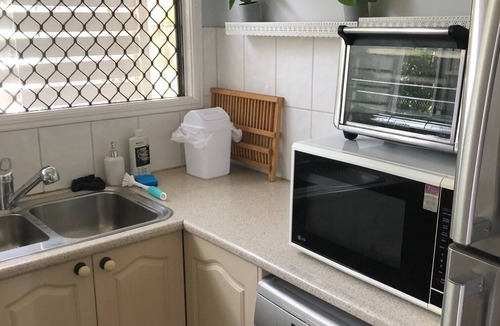 Wynnum House | Airy and Charming Beach Style House 400m From Train Station and 1.5km From Ocean
