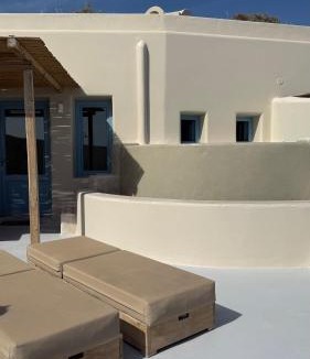 Akrotiri Villa | Akrorama private villas and suites