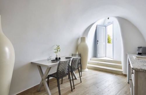 Fira Villa | Alluring Santorini Villa | Villa Mystica | 1 Bedroom | Perfect For Couples