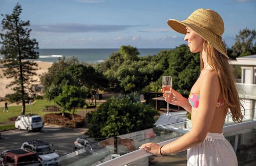 Currimundi Apartment | Amazing Currimundi Lakefront Ocean Penthouse