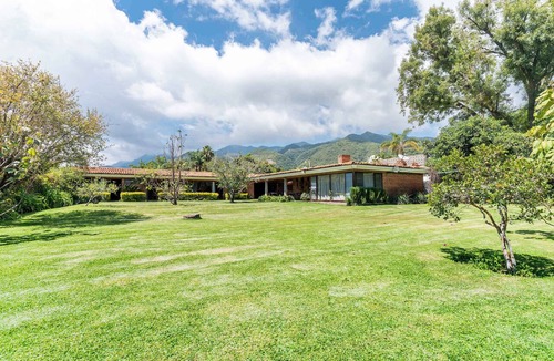 Ajijic Villa | ANANA Casa SK | Lakeside Villa with Garden, Games & Lake Views