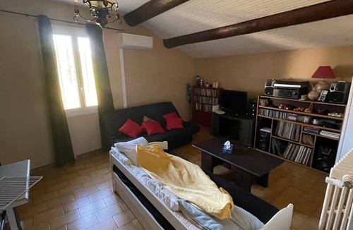 Courthezon Apartment | Apartment