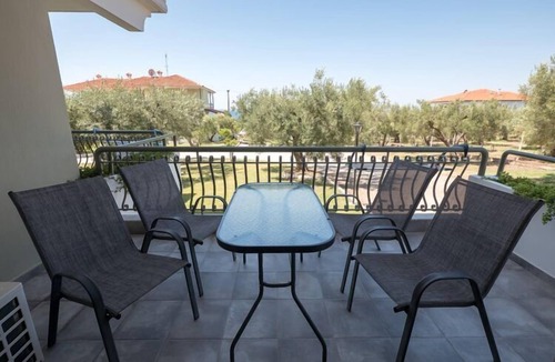 Gerakini Apartment | Apartment in Gerakini with Pool