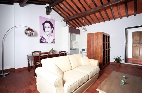 Corsanico-Bargecchia Apartment | Apartment with WIFI, pool, A/C, TV, patio, pets allowed, panoramic view, close to Viareggio