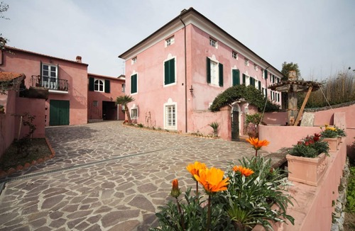 Corsanico-Bargecchia Apartment | Apartment with WIFI, pool, A/C, TV, patio, pets allowed, panoramic view, close to Viareggio