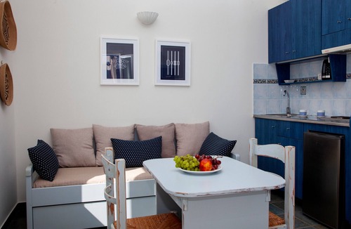 Logaras Apartment | Apartment 'The Aegean Junior Suite' with Sea View, Wi-Fi and Air Conditioning