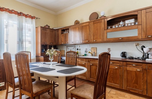Nafplion City Centre Apartment | Apartment 'The Pirate's Mansion' with Mountain View, Wi-Fi and Air Conditioning