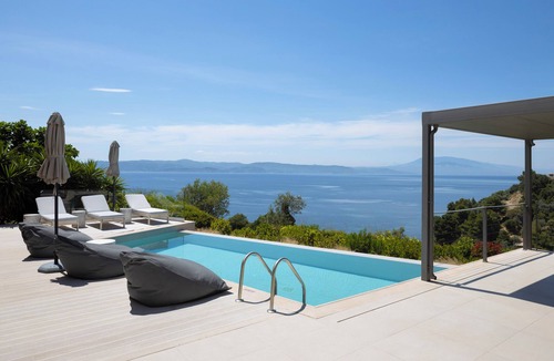 Skiathos Villa | Architect-designed villas with infinity pools 4 min walk from relaxing beach