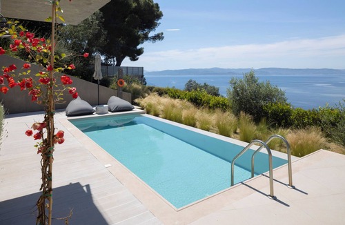 Skiathos Villa | Architect-designed villas with infinity pools 4 min walk from relaxing beach