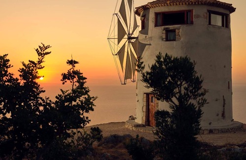 Elation Villa | Authentic windmill villa , stunning sea view , live sunrise near the Shipwreck.