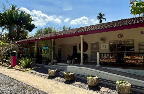 Takua Pa Bed & Breakfast | Baan Rim Tarn B&B