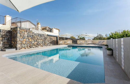 Lavinaio-Monterosso Villa | Badimà Villa with Pool