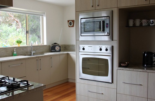 Binalong Bay House | BAY OF FIRES VISTA Boutique Accommodation at Binalong Bay - indoor bath