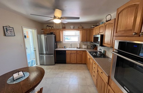 A-Zone House | Beach Daze! Perfect Beachblock Location. Just 7 to the beach! One level rancher.
