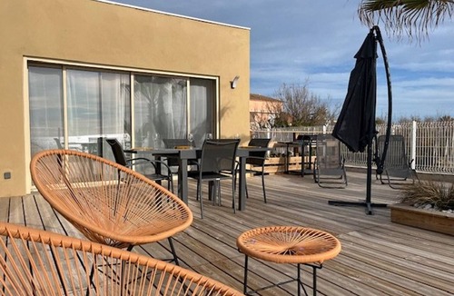 Le Grau-dʼAgde Villa | Beachfront Villa with Terrace, 4 Guests – Grau d’Agde
