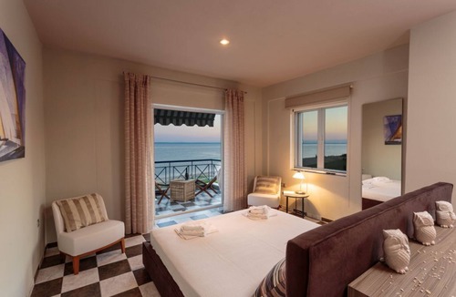 Gerakini House | Beachfront Villa
