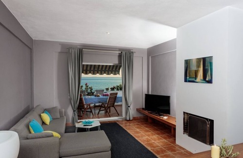Gerakini House | Beachfront Villa
