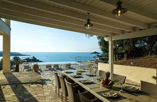 Agios Spyridon Corfu Villa | Beachfront Villa Seasun - Luxury Villa by the Sea in Corfu, Greece