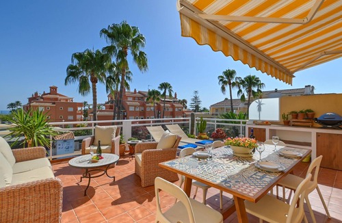 Denia Apartment | Beautiful and comfortable apartment in Denia, Costa Blanca, Spain with communal pool for 4 persons