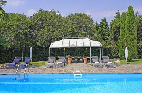 Monte Villa | Beautiful Country Estate with large garden, private pool, AC, 6 bedrooms, beside golf course