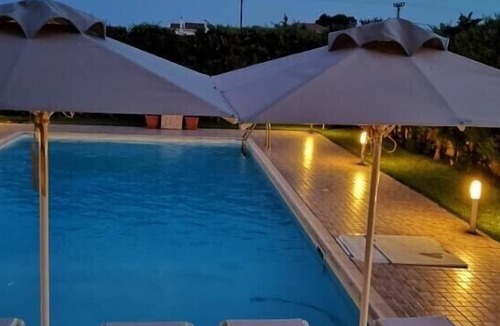 Schinias Villa | Beautiful private villa with large pool near the beach