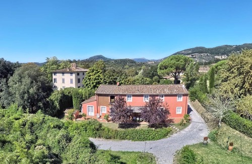 Lucca Villa | Beautiful private villa for 12 people with private pool, WIFI, A/C and TV, close to Lucca