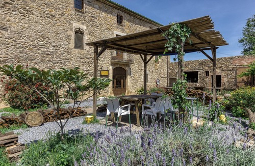 Serra de Daro Apartment | Bed and Breakfast 'Sant Iscle' with Shared Pool, Wi-Fi and Air Conditioning
