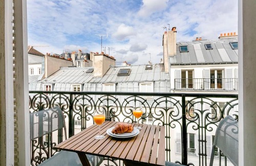 Saint-Victor Apartment | BnBNova - 1BR with Balcony - Notre - Dame