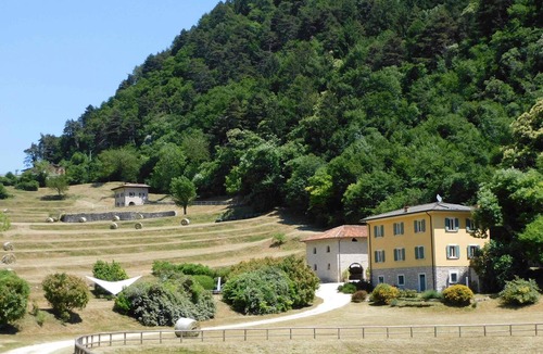 Gardola House | BORGO PARADISO- Spacious 4-bedroom farmhouse on 2 floors, sleep 12. Pet friendly